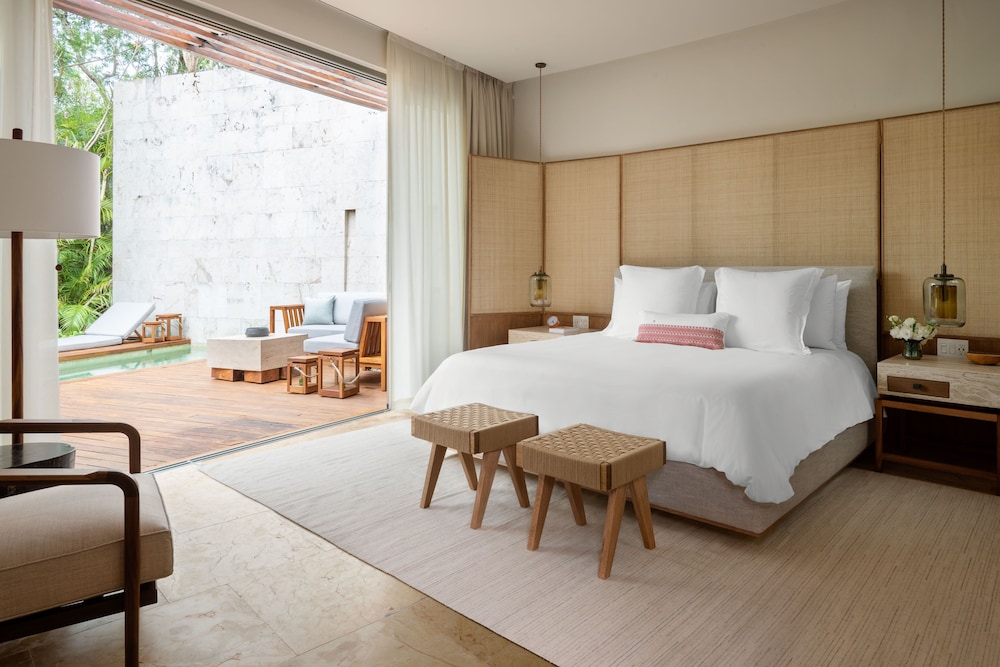 Studio Suite, 1 King Bed (Lagoon) - Photo 3