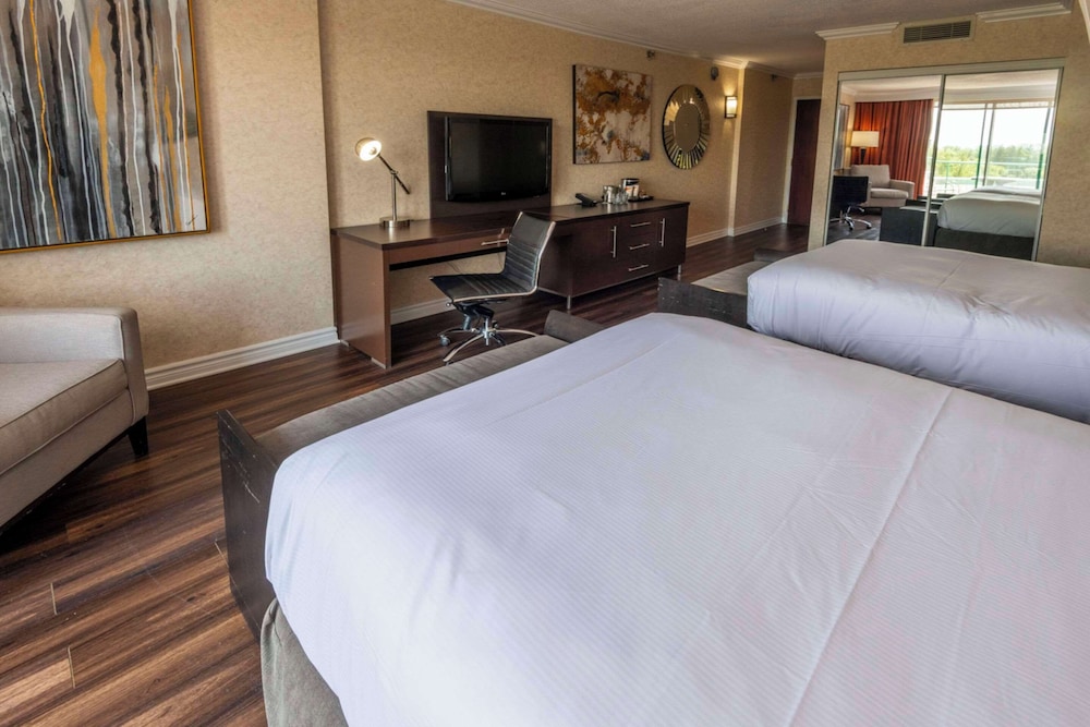 Standard Room, 2 Double Beds, Non Smoking - Photo 1