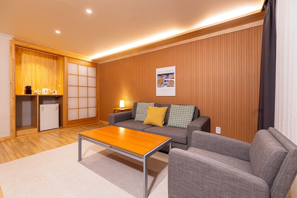 Family Double Room, 1 Bedroom, Non Smoking, Mountain View photo 2