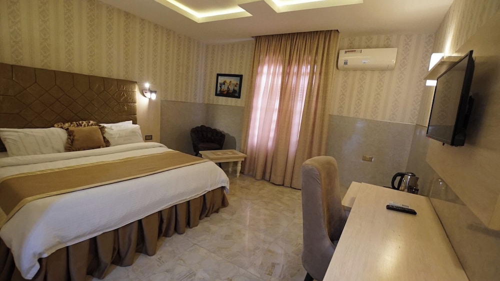 Comfort Room, Balcony, City View
