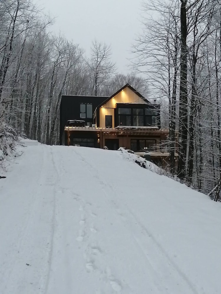Chalet, 2 Bedrooms, Patio, Mountain View photo 3