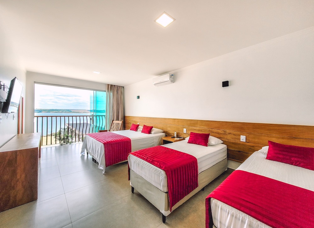 Deluxe Suite, 1 Bedroom, Partial Lake View, Ground Floor - Photo 1