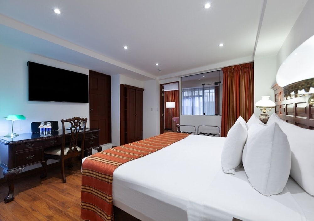 Suite - Photo 3