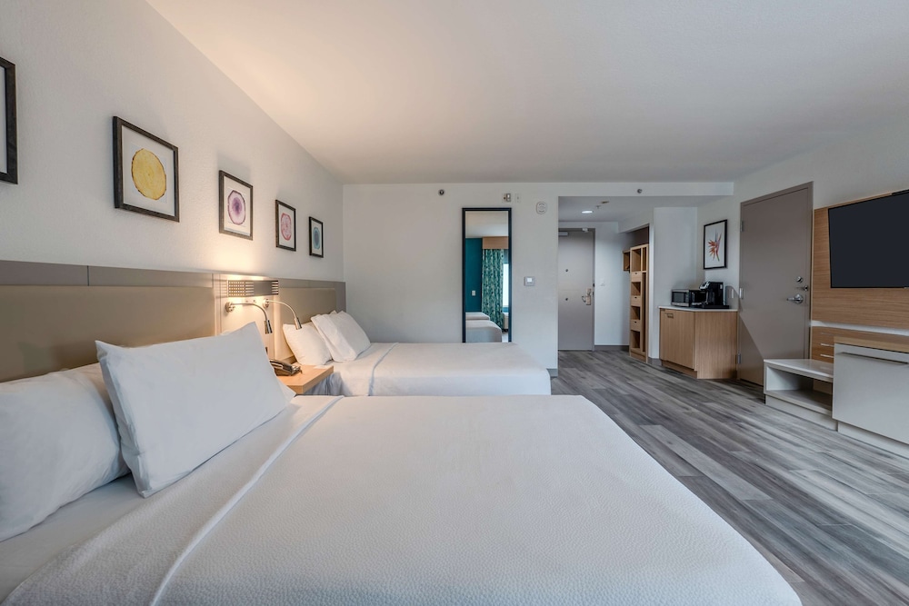 Room, 2 Queen Beds, Accessible (Roll-In Shower) - Photo 2