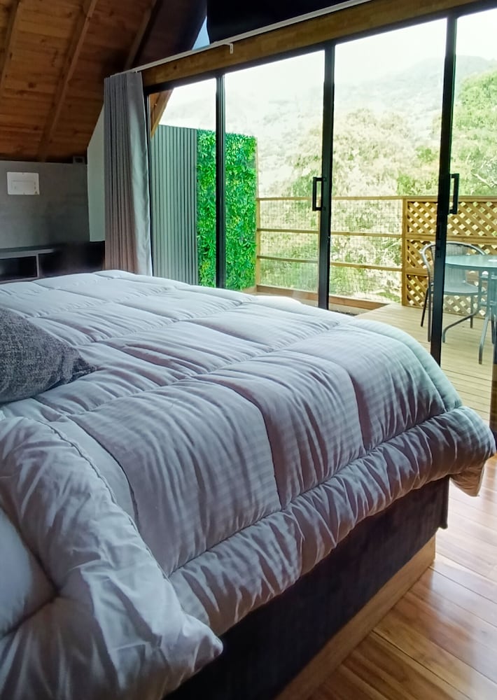 Deluxe Double Room, Jetted Tub, Mountain View photo 3