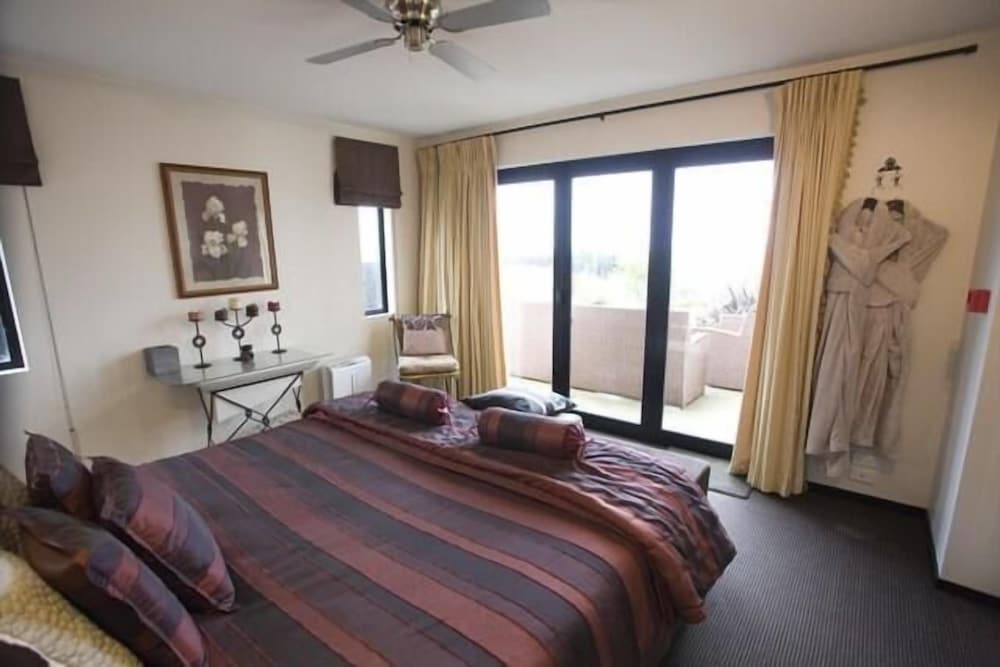 Deluxe Apartment, 2 Bedrooms, Ocean View, Sea Facing photo 2