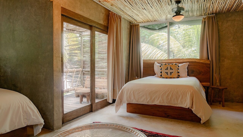 Superior Room, 2 Queen Beds, Beach View