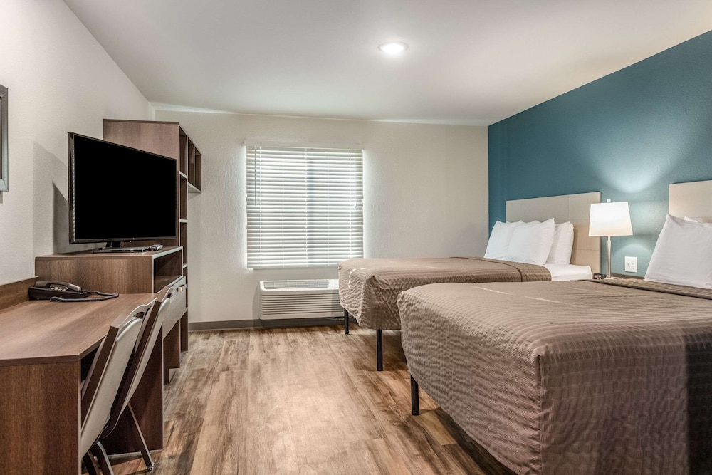 Standard Room, 2 Queen Beds, Non Smoking - Photo 1