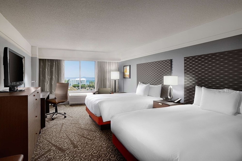 Room, 2 Queen Beds, Marina View - Photo 2
