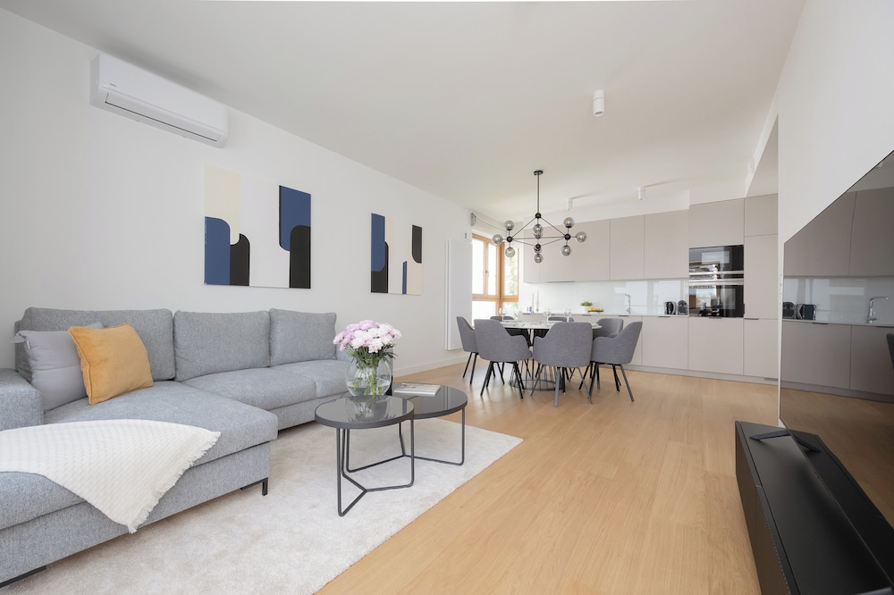 Apartment, 4 Bedrooms, 2 Bathrooms