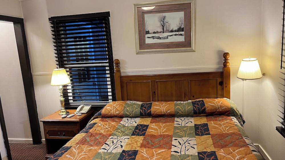 Standard Room, 1 King Bed photo 3