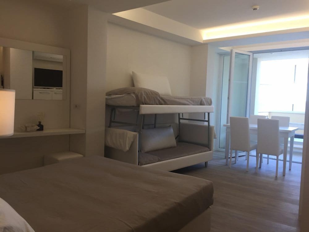 Junior Suite, Multiple Beds