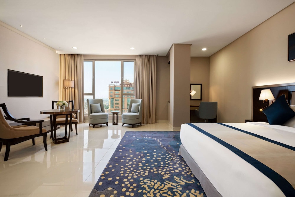 Suite, 1 King Bed, Smoking