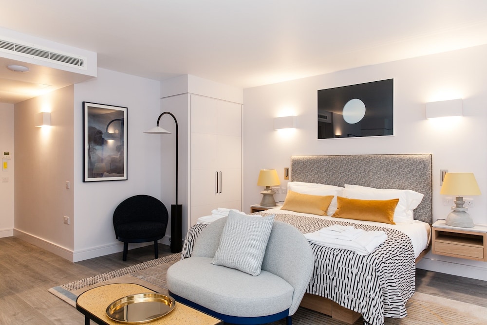 Studio, 1 Double Bed thumbnail 5