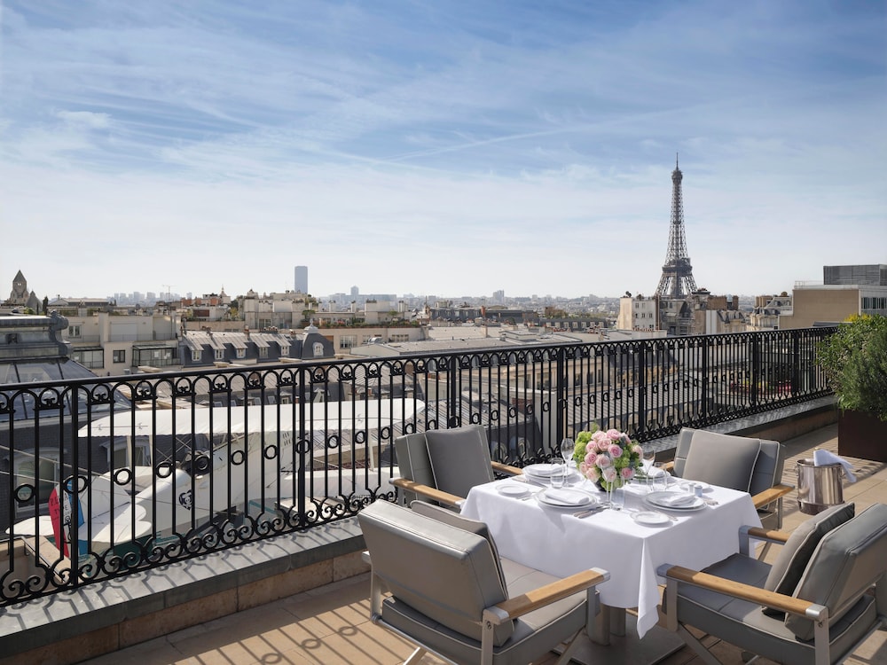 Rooftop Eiffel Tower Suite photo 2