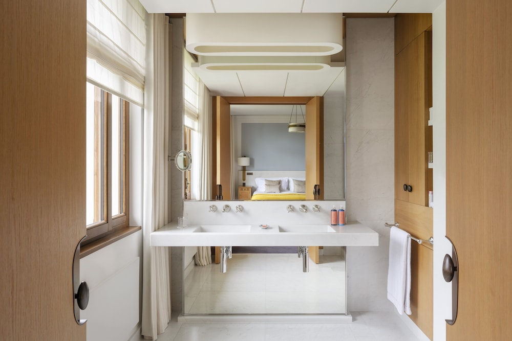 Room, Park View (Residence)