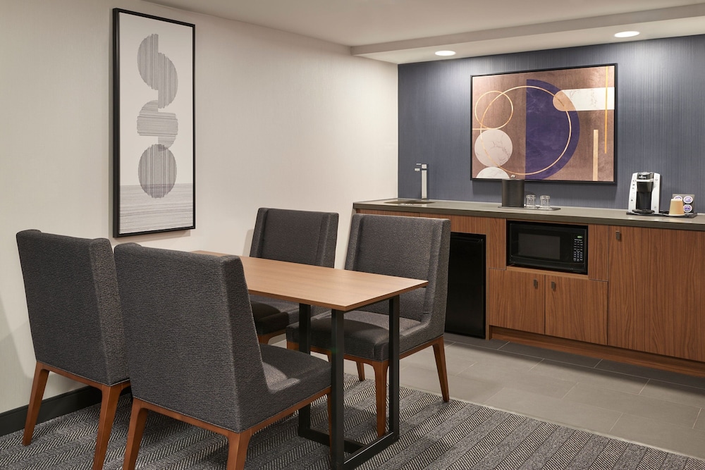Executive Suite, 1 Bedroom - Photo 6