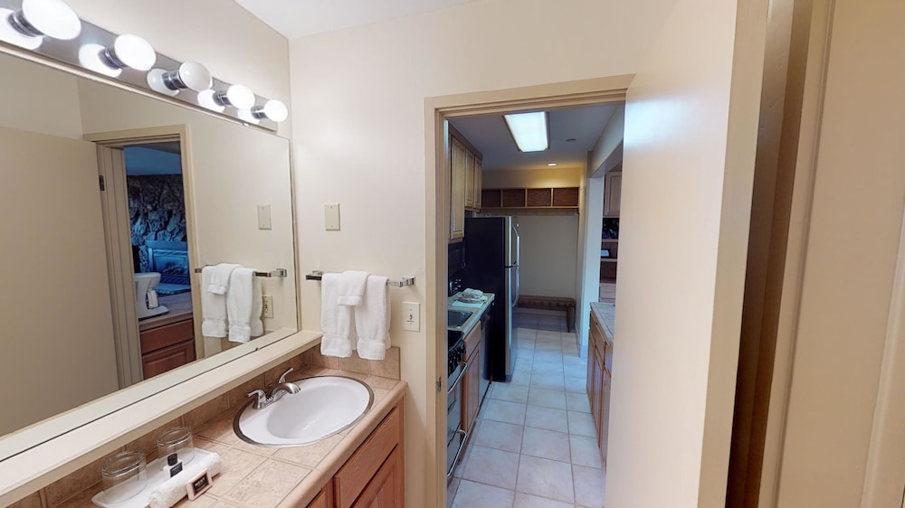 Condo, 1 Bedroom - Photo 4