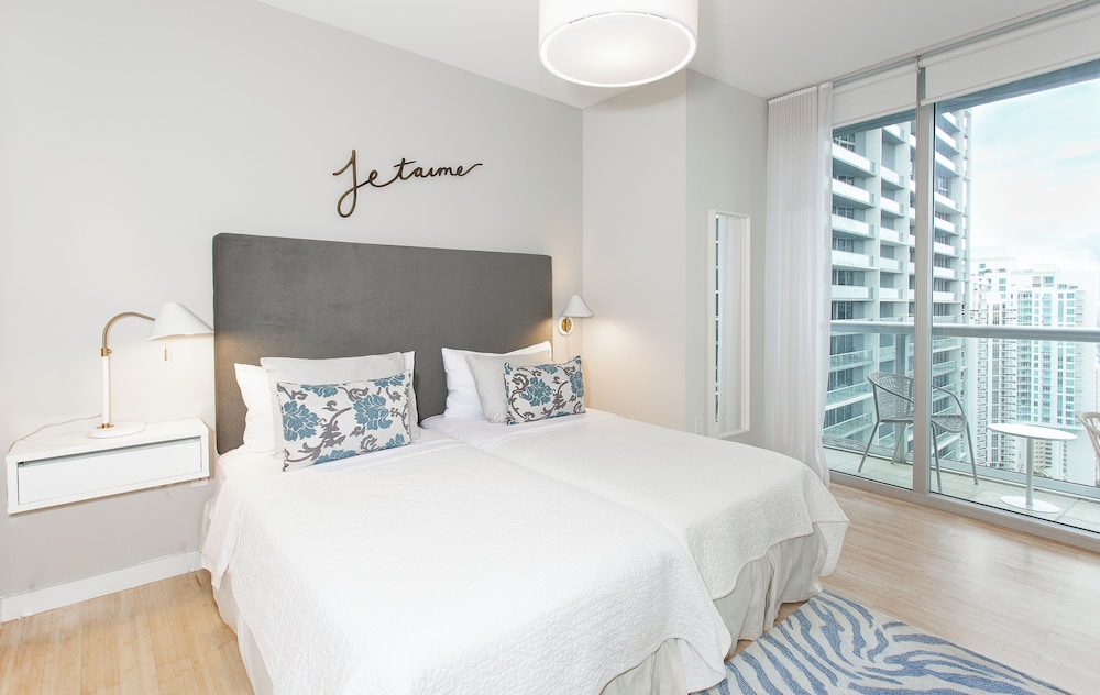 Presidential Corner Apart, 2/2 and Sofa Bed, Ocean View3710
