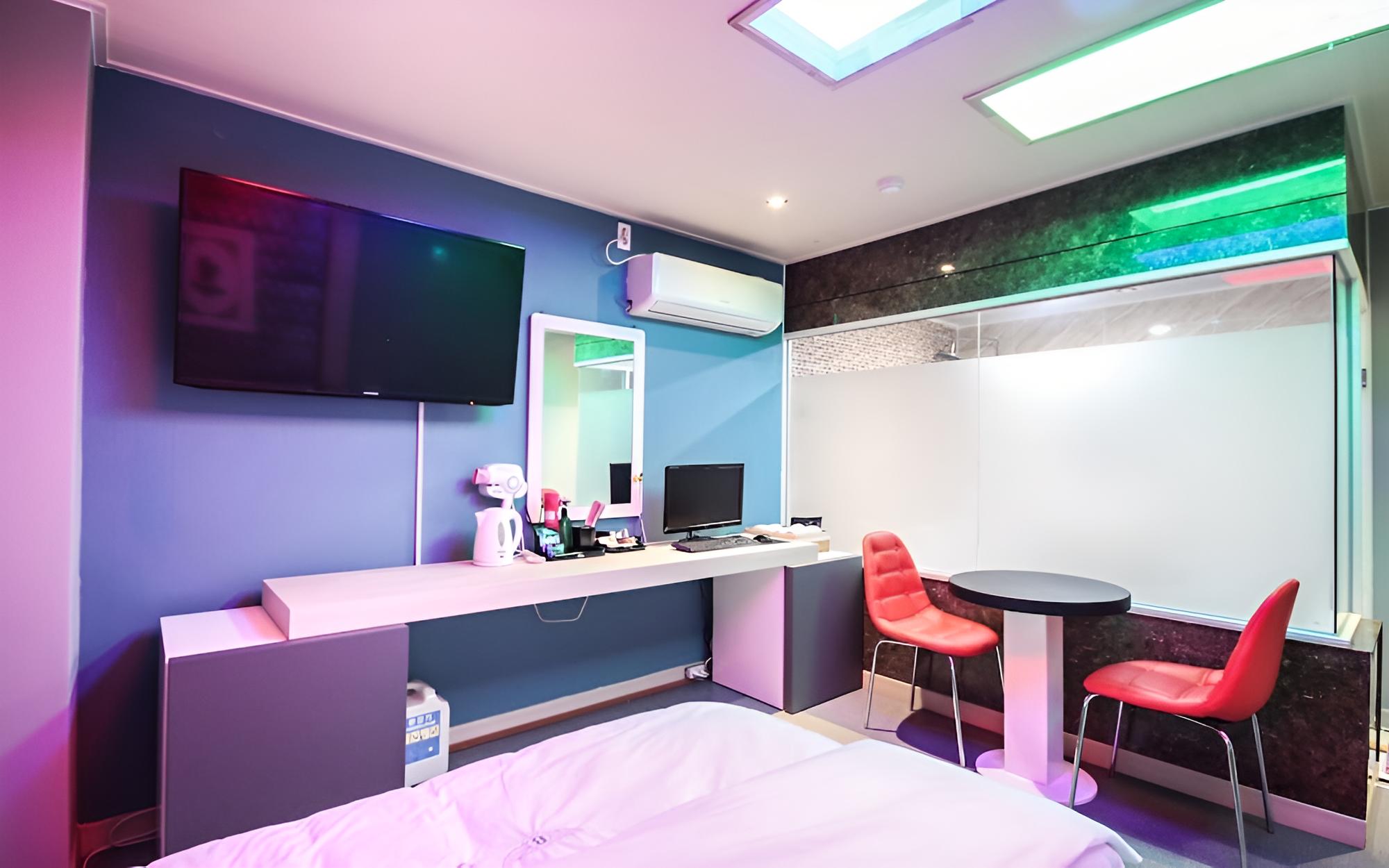 Room (Standard Room) - Photo 10