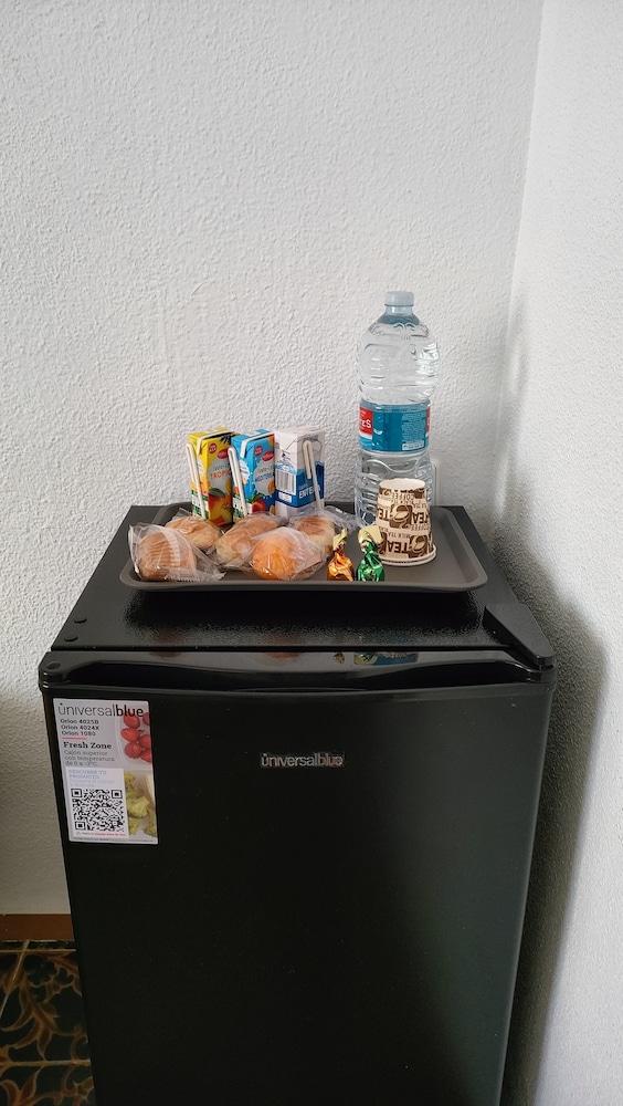 Standard Room, Shared Bathroom photo 3
