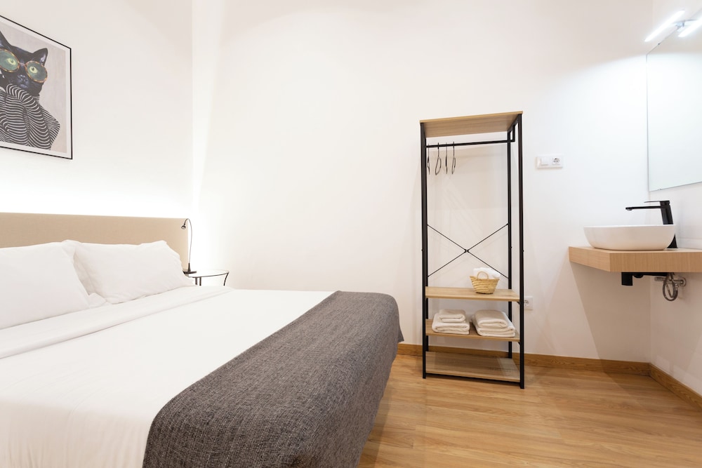 Standard Double Room, Shared Bathroom (#7) photo 3