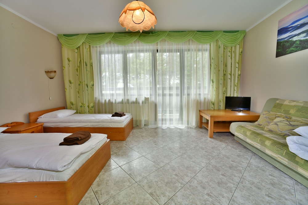 Basic Double Room, 2 Twin Beds, Non Smoking, Mountain View (1) photo 1