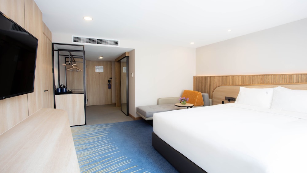 Standard Room, 1 Queen Bed (Free Breakfast)