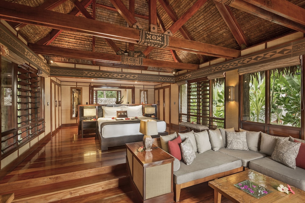Deluxe Beachfront Bure