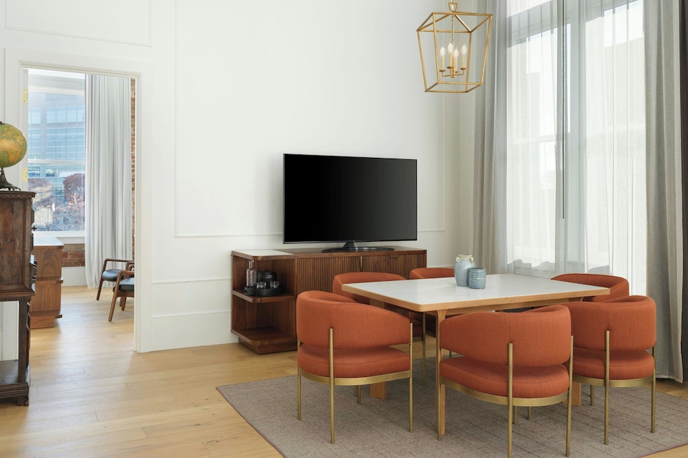 Asher, Historic, Suite, 1 King, Downtown view, Corner room