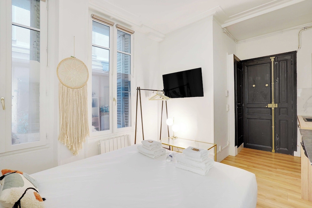 Apartment photo 2