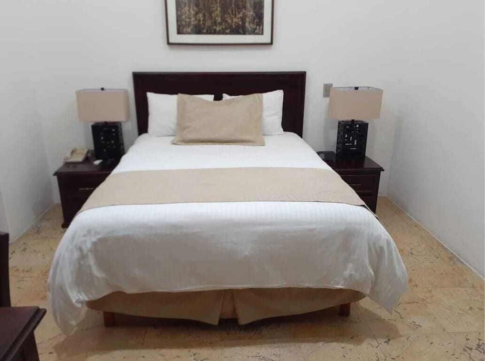 Standard Room, 1 Queen Bed photo 1
