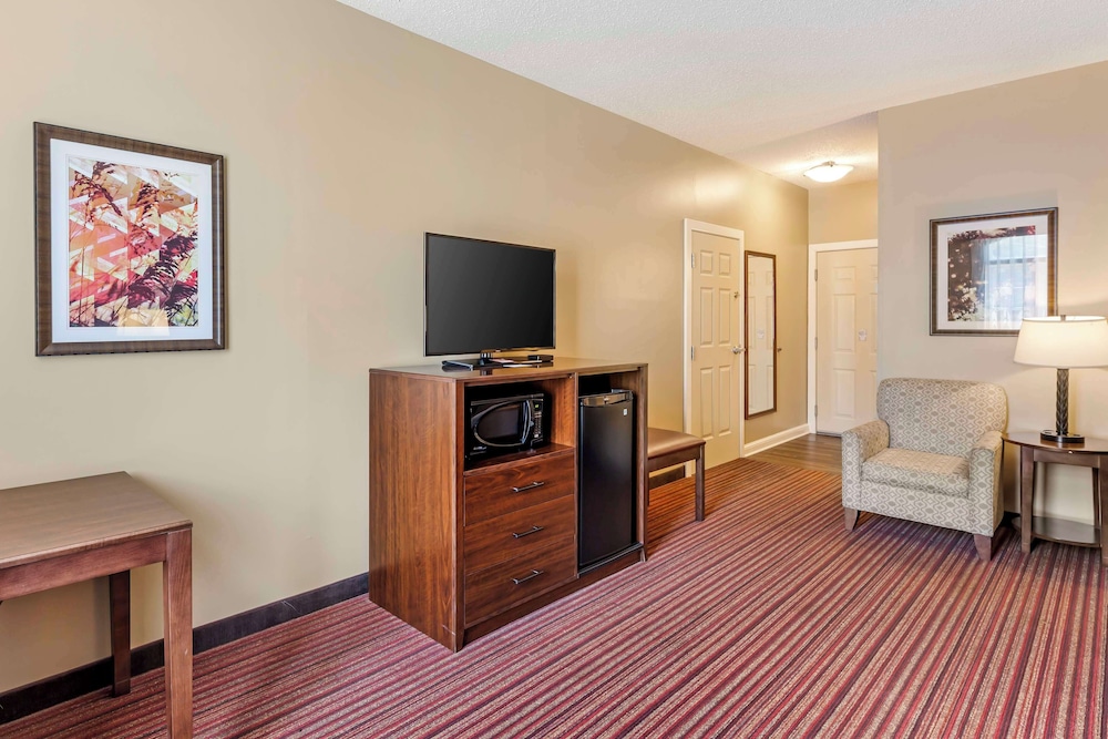 Standard Room, 2 Queen Beds, Accessible, Refrigerator & Microwave (Pet Friendly) photo 3
