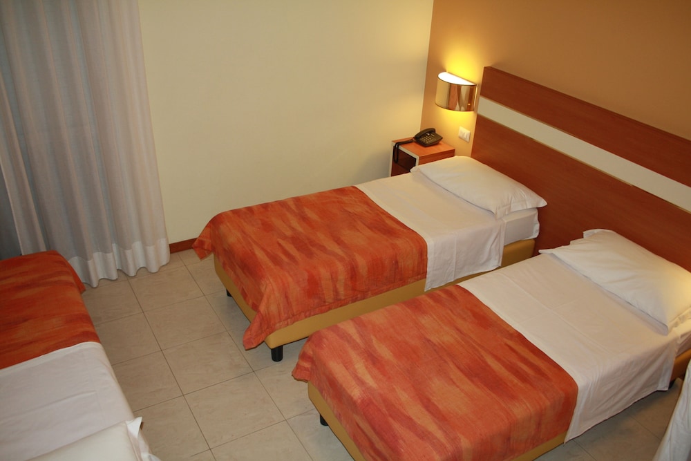 Double or Twin Room - Photo 5