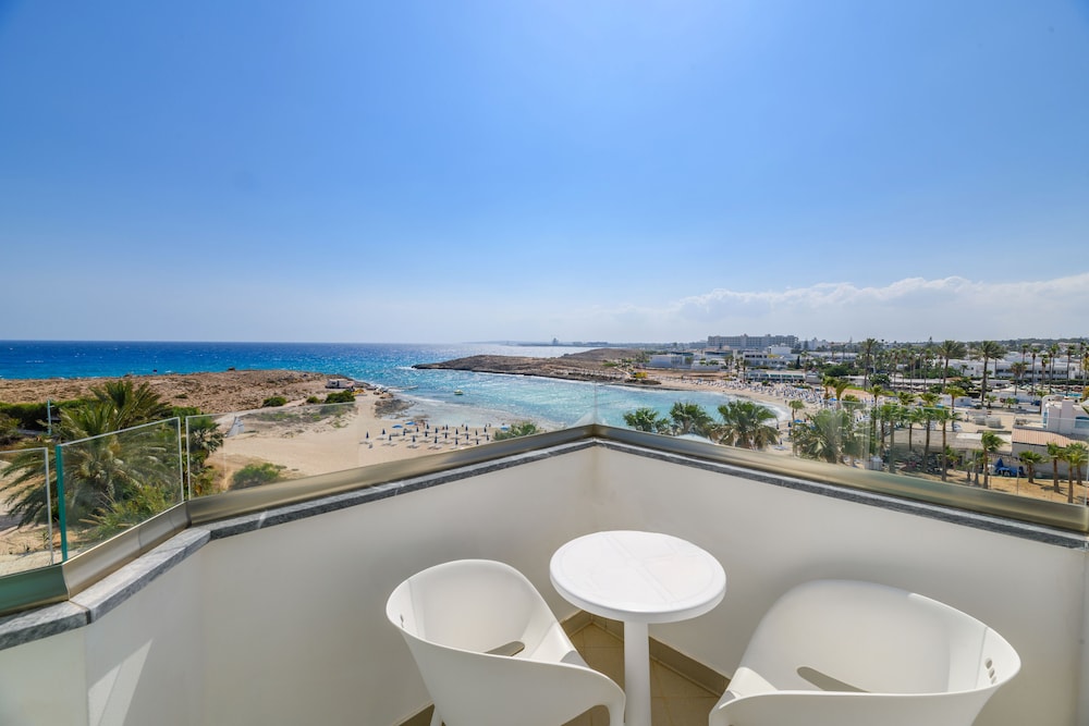 Deluxe Double or Twin Room, Sea View - Photo 5