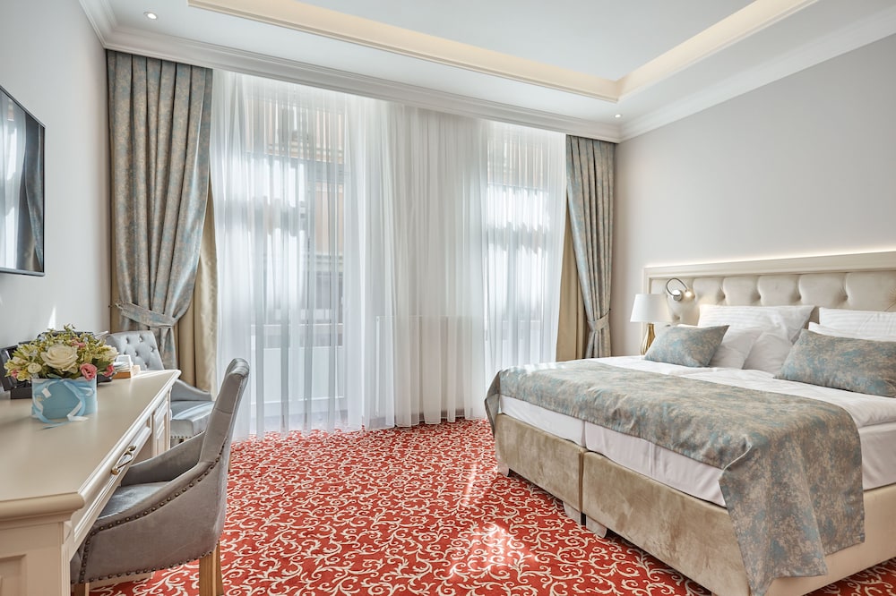Deluxe Double or Twin Room, 1 King Bed, City View, photo 6