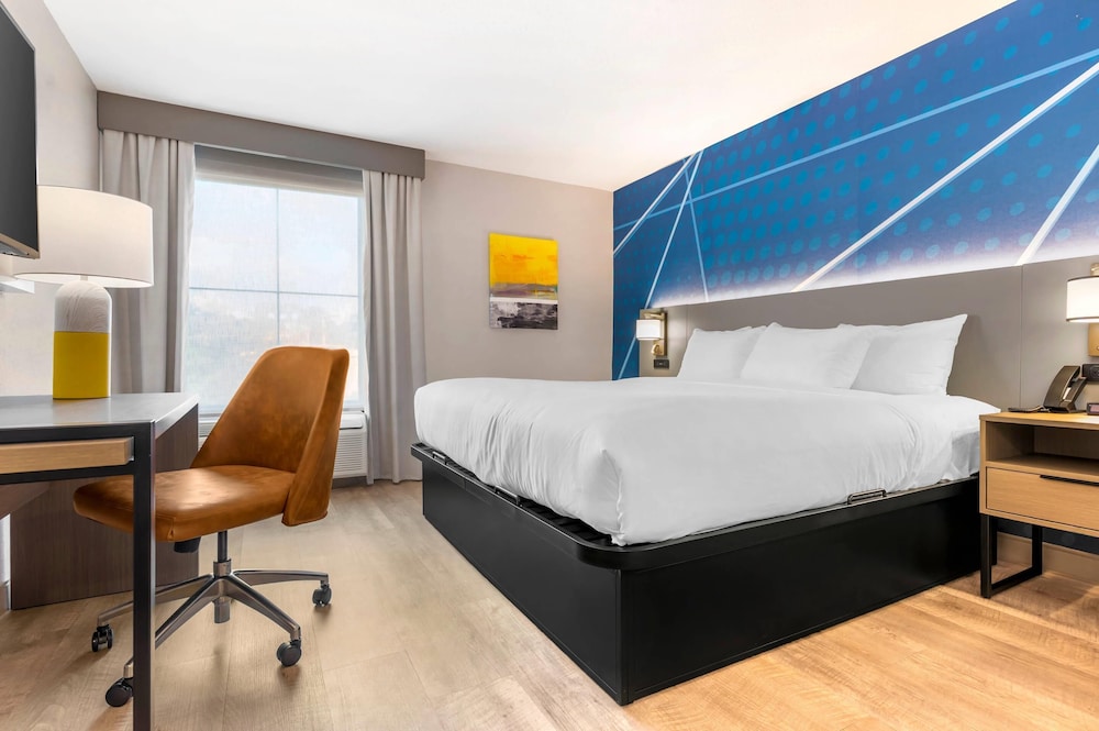 Suite, 1 King Bed, Accessible, Non Smoking - Photo 1