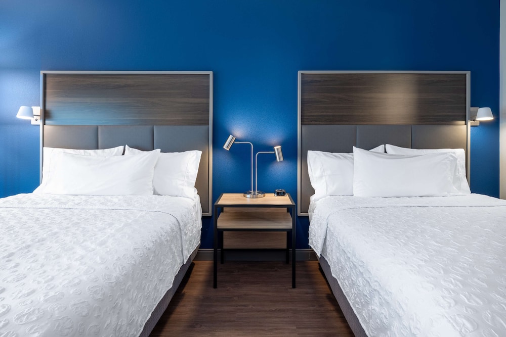 Basic Double Room, 2 Queen Beds photo 3