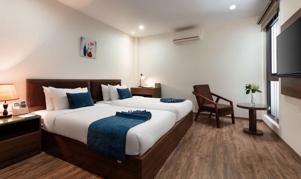 Classic Room, Twin Beds (with Window)