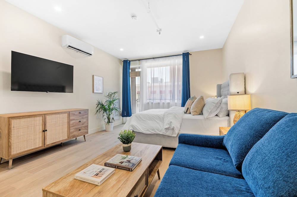 Comfort Studio (202)