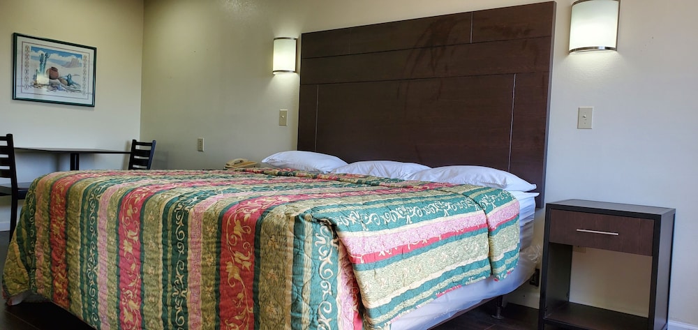 Single Room, 1 King Bed photo 3