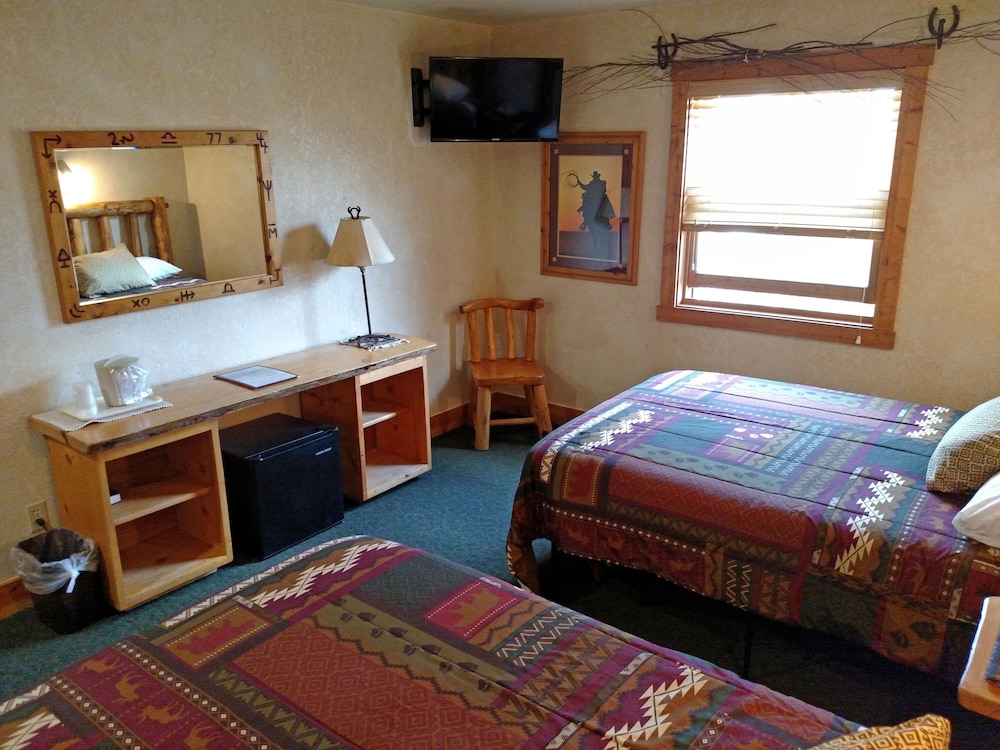 Standard Room, 2 Queen Beds, Mountain View photo 3