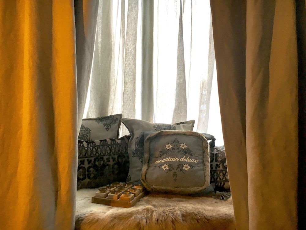 Deluxe Suite, 2 Bedrooms, Accessible, Hill View photo 2
