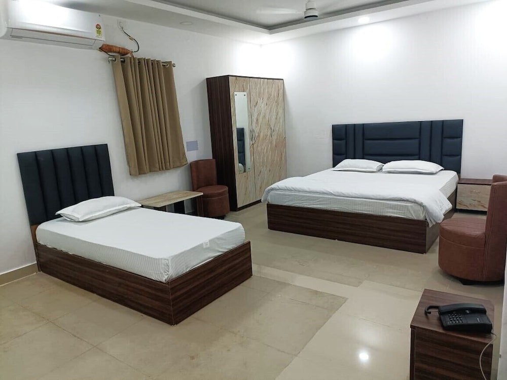 Deluxe Triple Room, Balcony photo 3