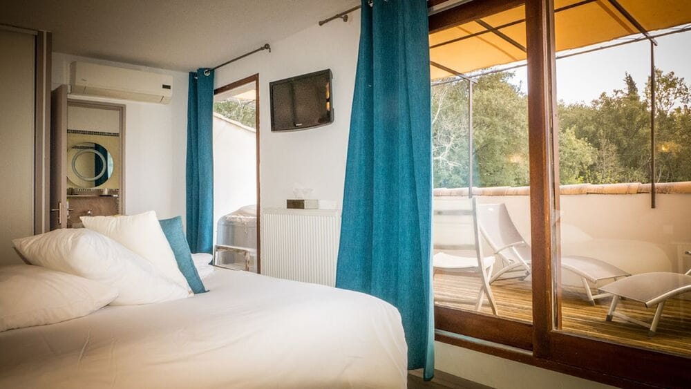 Chambre Double - Jacuzzi Privatif (Vue Gorges)