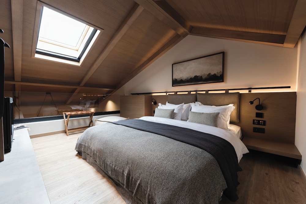 Family Suite with Loft and Mountain View photo 3