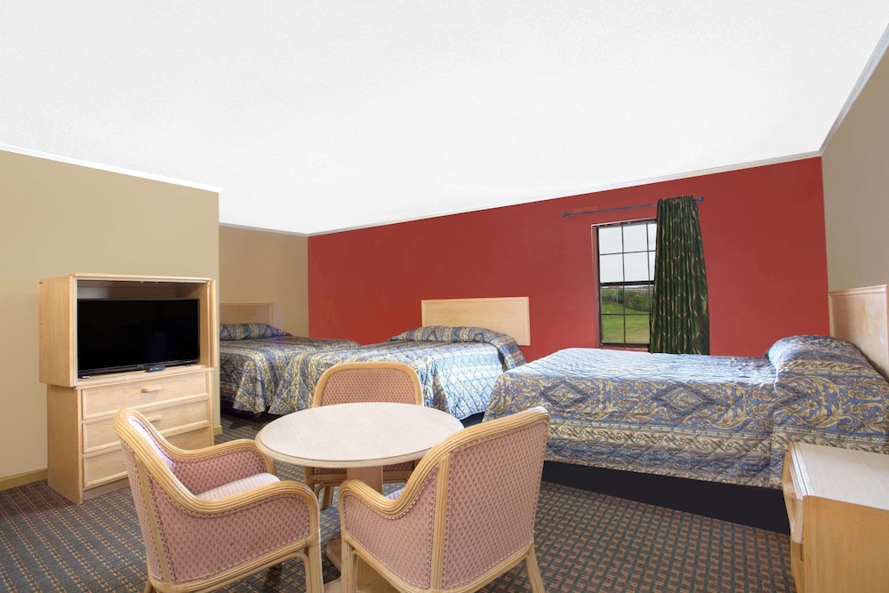 Room, 2 Double Beds photo 2