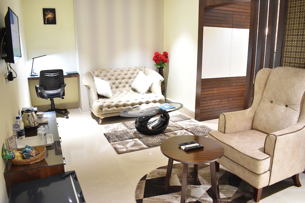 Basic Suite - Photo 4