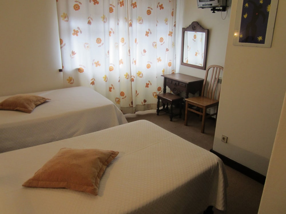 Standard Twin Room photo 2