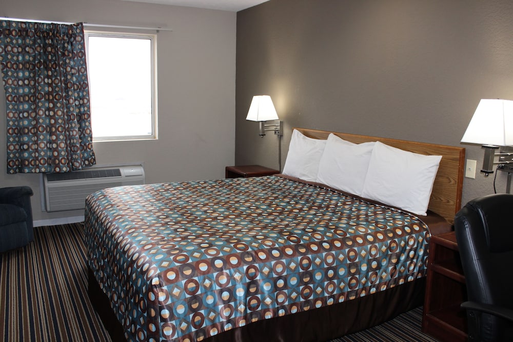 Room, 1 King Bed, Non Smoking - Photo 1
